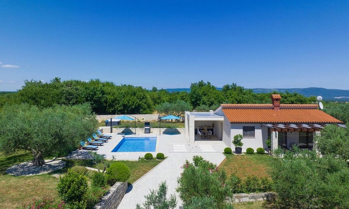 Mali Vareski House | Beautiful home in Marcana