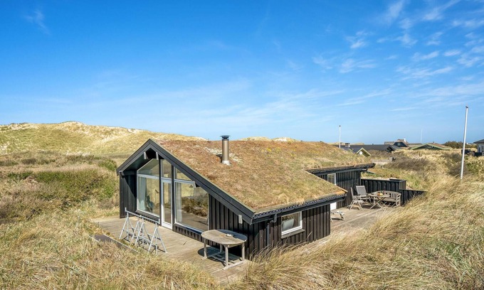 Pandrup House | Beautiful home in Pandrup with WiFi