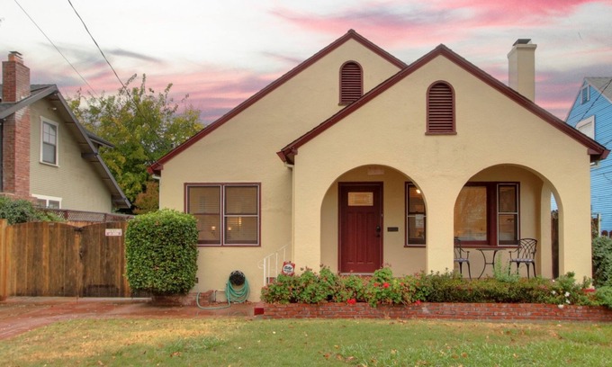 Central Sacramento House | Beautiful home in prestigious East Sacramento