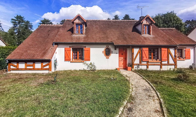 Nouan-le-Fuzelier House | Beautiful home in Salbris