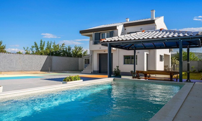 Sibenik House | Beautiful home in Sibenik with WiFi