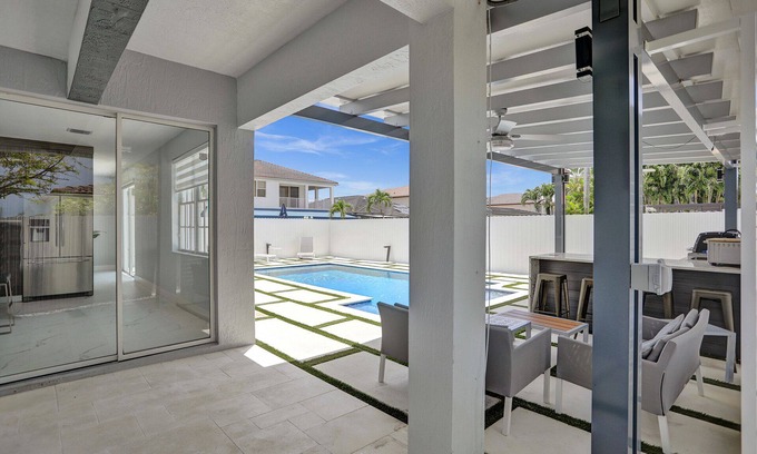 Tamiami House | Beautiful Home in south Miami perfect for a retreat or for families