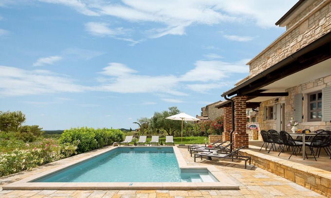 Sveti Lovrec House | Beautiful home in Sv. Lovrec with WiFi