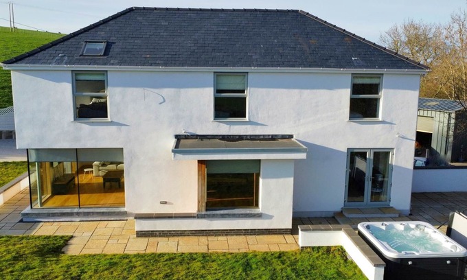 Henllan House | Beautiful Home in the Welsh Countryside