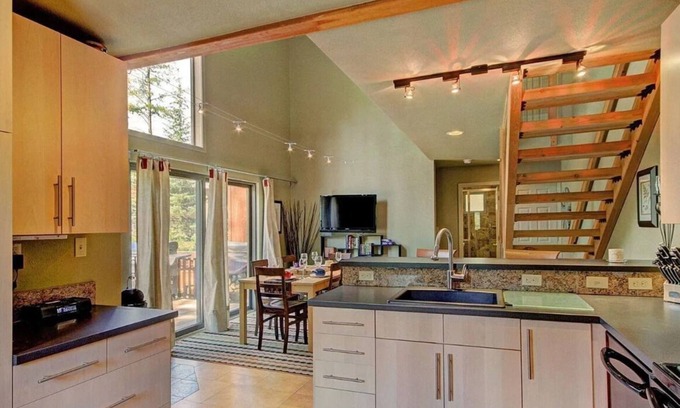 Breckenridge House | Beautiful Home in the Mountains of Breckenridge w/HotTub close to Skiing & Town