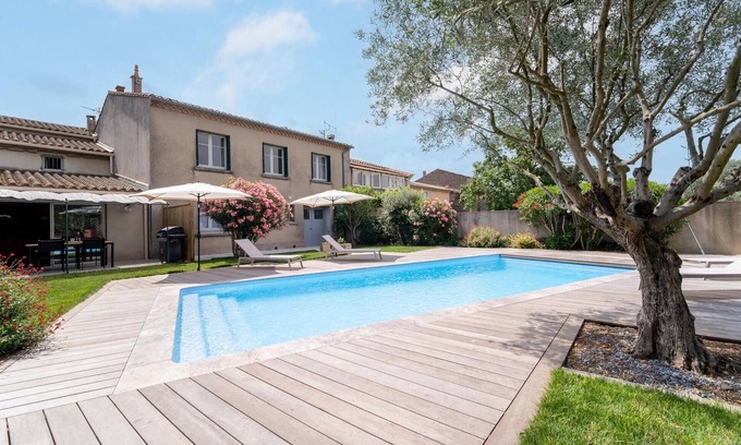 Villegly House | Beautiful home in Villegly with kitchen