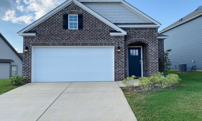 Bessemer House | Beautiful Home just 25mins from Downtown Birmingham