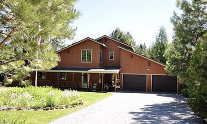 Shasta County Cabin | Beautiful home minutes to Mt. Lassen, hunting, Pacific Crest Trail and fishing
