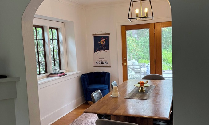 Fulton Heights House | Beautiful home near Downtown GR & Aquinas College -central to everything!