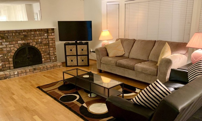 Guildford House | Beautiful home near a lake in the heart of the city!