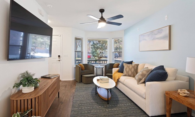 Depot Bench House | Beautiful Home: Near DT/BSU + Fire Pit + Grill