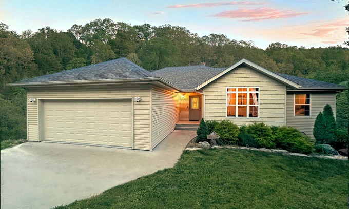 Branson House | Beautiful Home Nestled On 2 Acres Near Cox Medical Center & Branson Landing