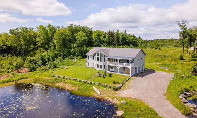 Monroe Bridge House | Beautiful Home on 22 Acres w/Ponds Near Mt. Snow