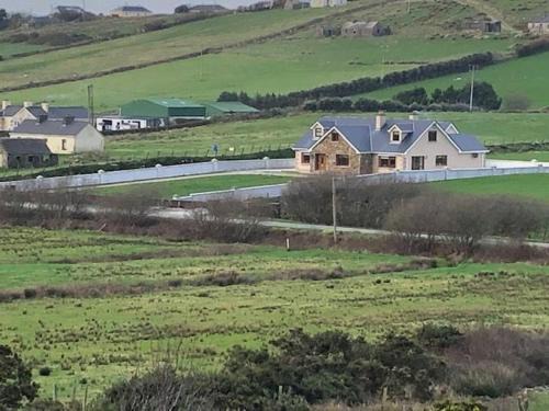 Carrowmore Villa | Beautiful Home on Lake Carrowmore