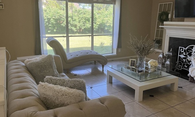 Houston House | Beautiful home, perfect for family dinners