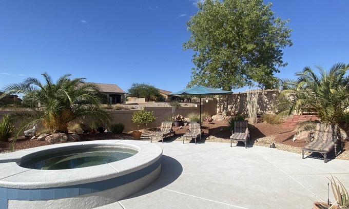 Bullhead City House | Beautiful home with pool/spa 5 minutes away from Laughlin casinos/river