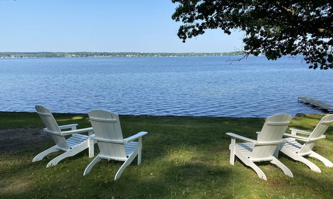 Town of Owasco House | Beautiful home with 180' of Lakefront!