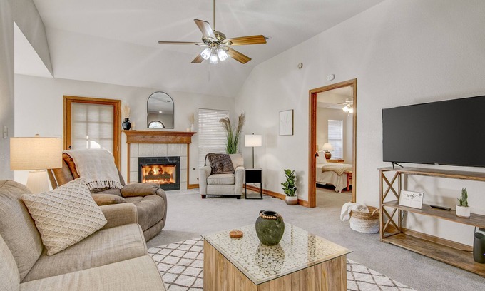 Voth House | Beautiful Home with Amazing back patio. 3br/2bth - sleeps 8.