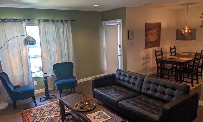 Windsor Park House | Beautiful Home With New Furniture - Remodeled - off 51st Street