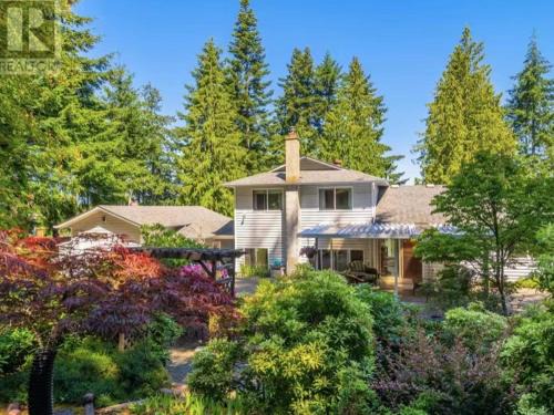 Regional District of Nanaimo Villa | Beautiful home with one acre land for leisure time in Vancouver Island