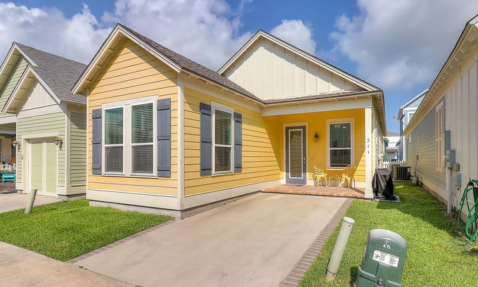 Sailhouse House | Beautiful home with pool, central AC, full kitchen, & washer/dryer