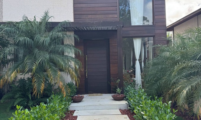 Itacimirim House | Beautiful house in Praia do Forte Bahia! It has a volleyball court and games room!