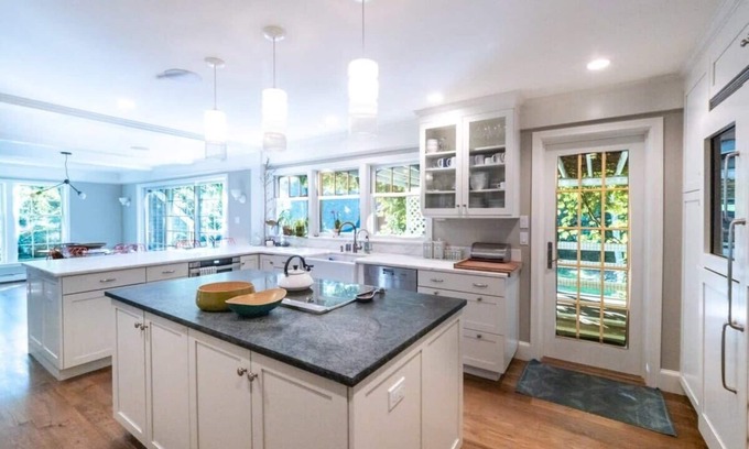 Glendale House | Beautiful House In The Woods, Huge Yard, Hot Tub