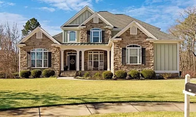 Gracewood House | Beautiful House available for Masters Rental