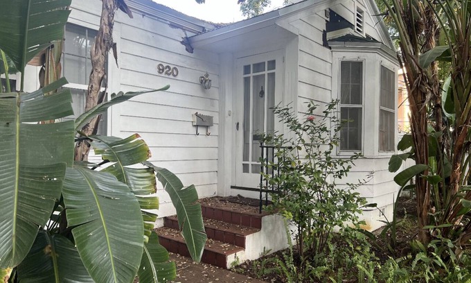 East Little Havana Other | Beautiful house in top location Grove Park, Miami with free parking.