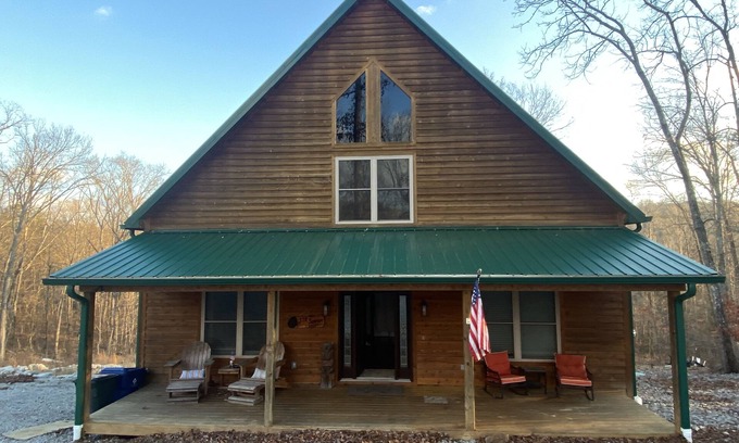 Bronston House | Beautiful house in tranquil setting by the banks of Lake Cumberland