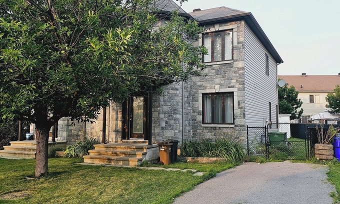 Plateau House | Beautiful house 🏠 of 5 bedroom + sofa bed, quiet and family neighborhood.