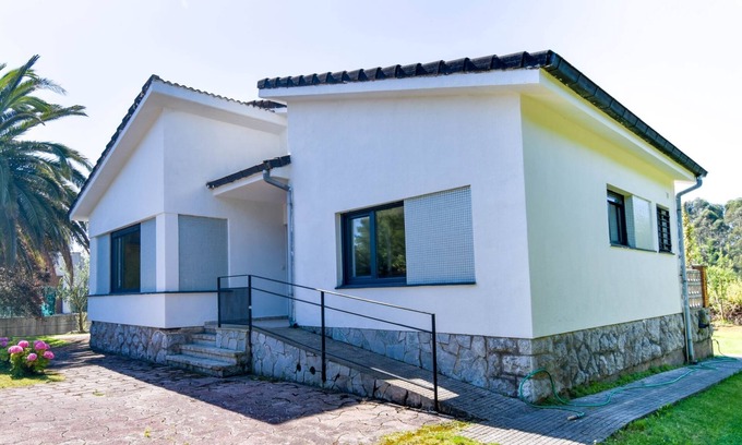 Santona Villa | Beautiful house on Berria's beach