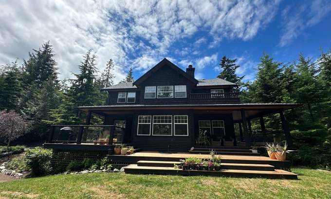 Bowen Island House | Beautiful House on Bowen Island. Pets Welcome!