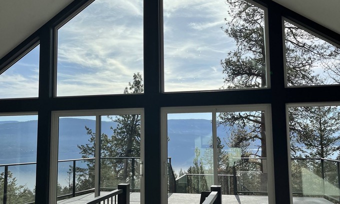 Central Okanagan House | Beautiful House on Lake Okanagan!
