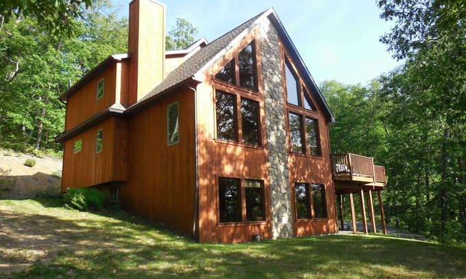 James Creek House | Beautiful House, only 1.2 Miles To Shy Beaver Boat Launch on Raystown Lake