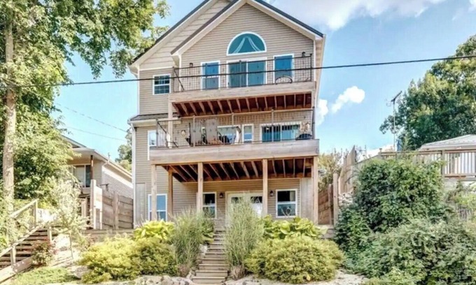 Howell House | Beautiful House overlooking Lake Chemung, with a Private Chef Tasting option.