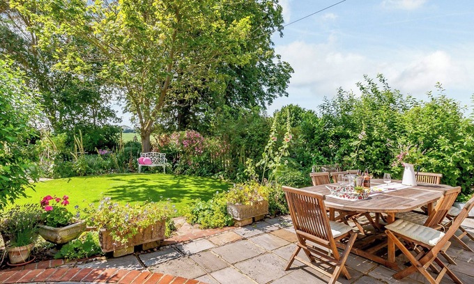 Faversham Cottage | Beautiful house, peaceful surrounding yet close to towns and beaches.