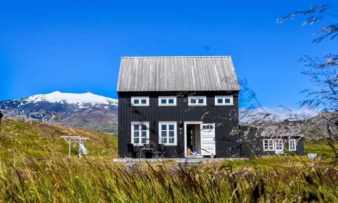 Hellnar Cottage | Beautiful House - Stunning landscape - Perfect Location - Snæfellsnes