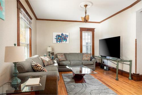 Traverse City House | Beautiful House Walk Everywhere AC Fire Pit