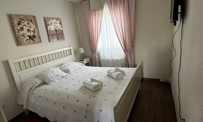 San Juan de la Nava Cottage | Beautiful house with pool in Navaluenga, just one hour from Madrid.