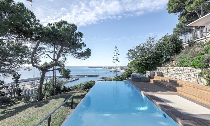 Blanes House | Beautiful house with infinity pool with ocean view
