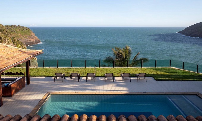 Buzios Villa | Beautiful house with nine suites, with unique views of the high seas