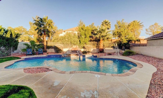 Mesquite House | Beautiful house with pool and hot tub!