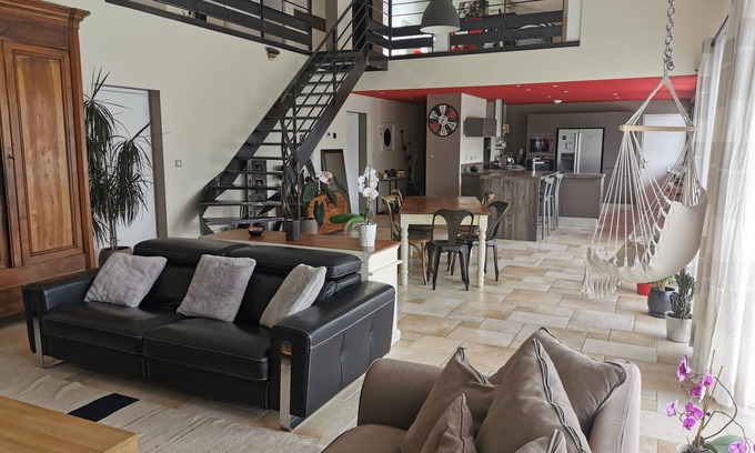 Ustaritz House | Beautiful house with swimming pool between sea and mountains.