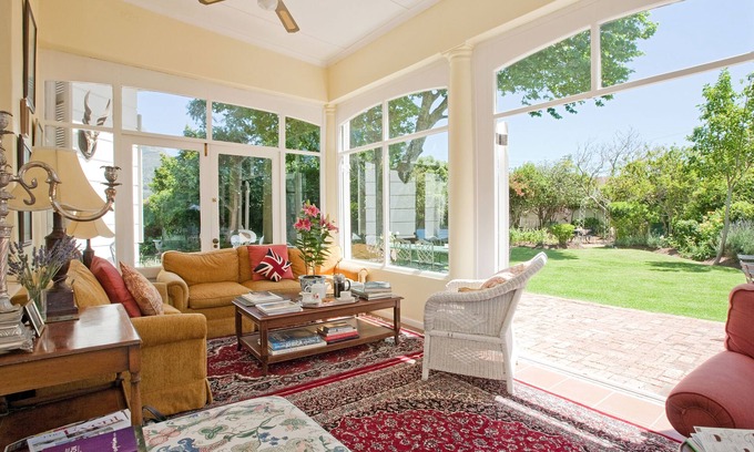 Mowbray House | Beautiful House with Stunning garden and Swimming Pool