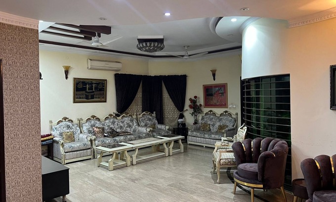 Lahore House | Beautiful Independent House Portion in DHA Lahore