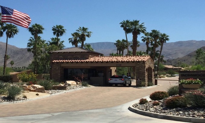 Palm Desert Condo | Beautiful Ironwood Country Club Condominium