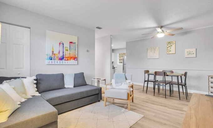 Sandalwood House | Beautiful Jacksonville Bungalow Centrally Located