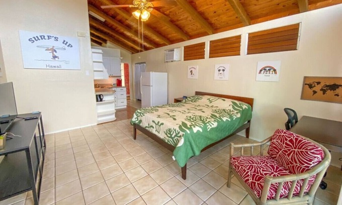 Enchanted Lake House | Beautiful Kailua Hale Studio