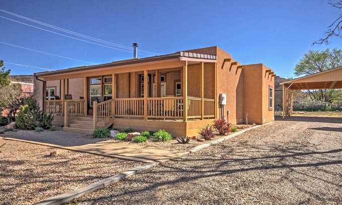 Kanab House | Beautiful Kanab Home w/Yard - Walk to Restaurants